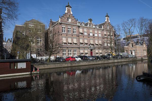 De Schrijverscentrale is gevestigd in het Letterenhuis in Amsterdam.